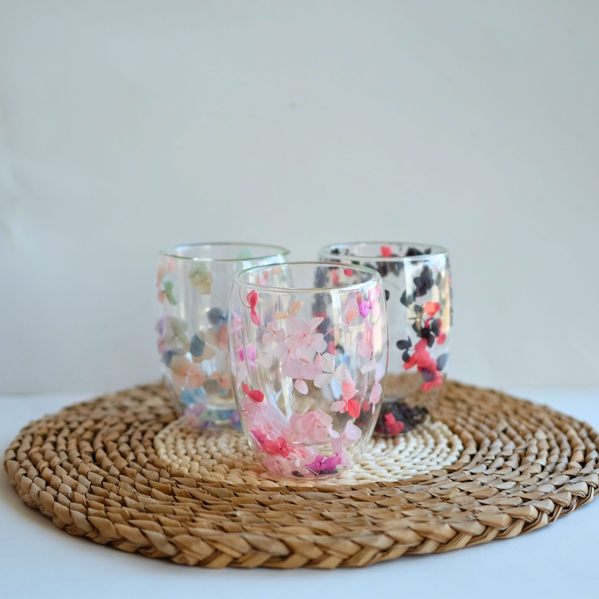 dubbelwandige theeglazen met bloemen set van drie dubbelwandige theeglazen met bloemen set van drie